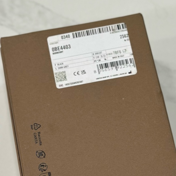 Burberry Large Sunglass box set - Picture 5 of 7